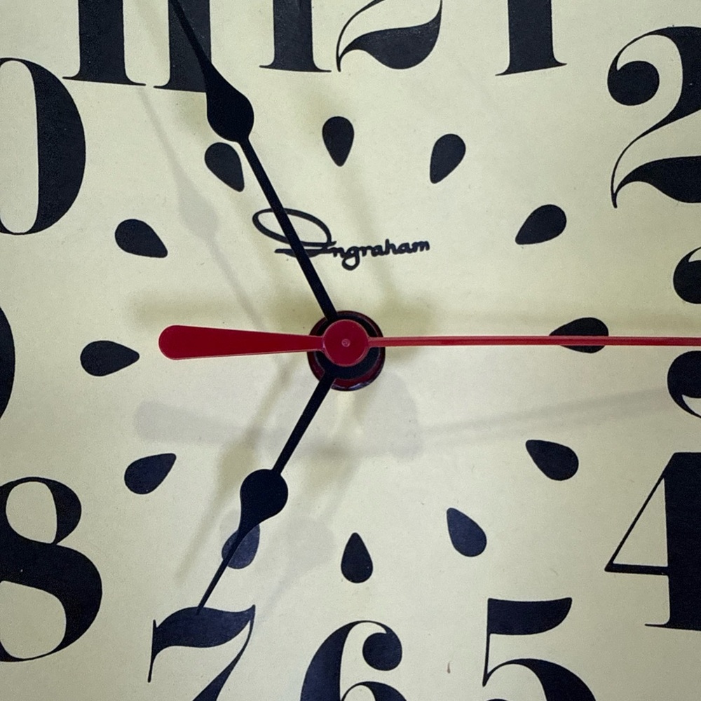1970s Ingraham Red Plastic Apple Wall Clock Cottage Core granny Core WORKING! - Picture 5 of 12